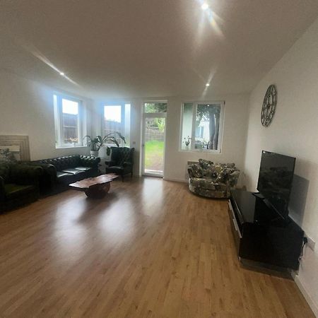 North London A Spacious 7 Bedroom House Accommodating Up To 18 People Complete With Own Gym And Table Tennis Buitenkant foto