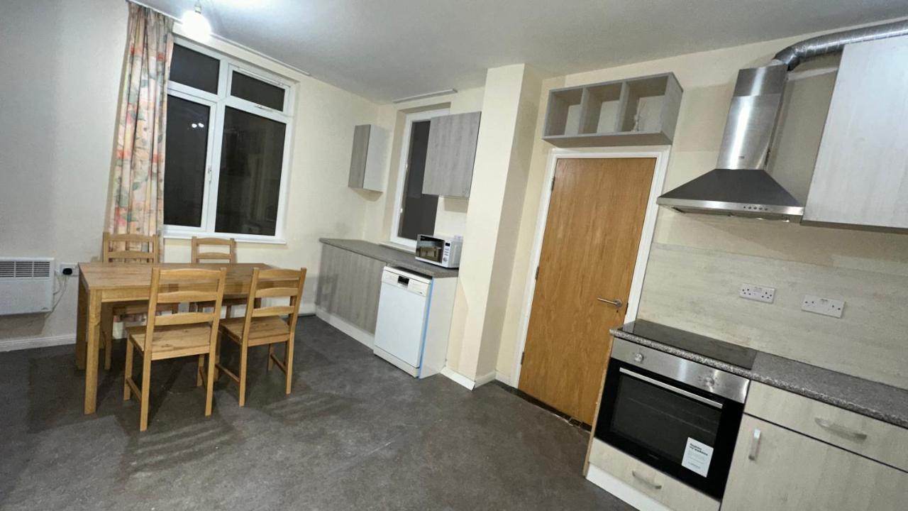 North London A Spacious 7 Bedroom House Accommodating Up To 18 People Complete With Own Gym And Table Tennis Buitenkant foto