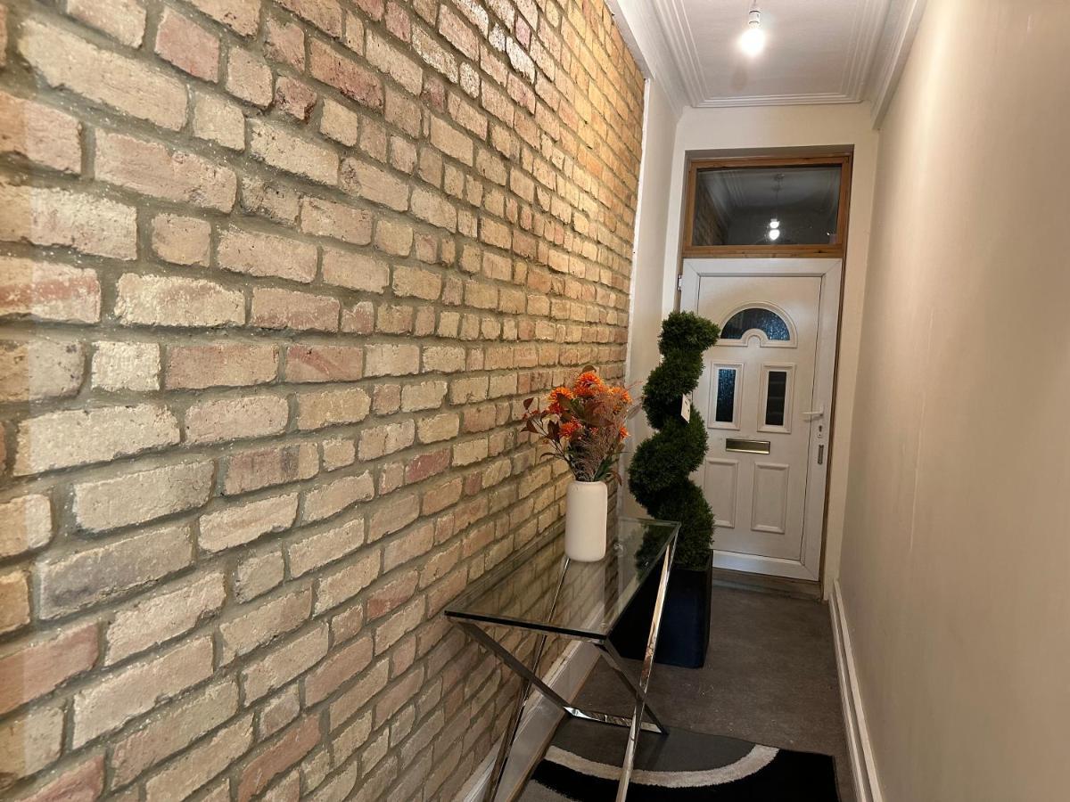North London A Spacious 7 Bedroom House Accommodating Up To 18 People Complete With Own Gym And Table Tennis Buitenkant foto