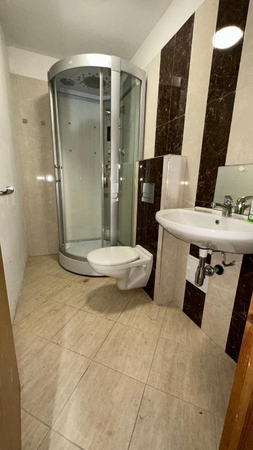 North London A Spacious 7 Bedroom House Accommodating Up To 18 People Complete With Own Gym And Table Tennis Buitenkant foto
