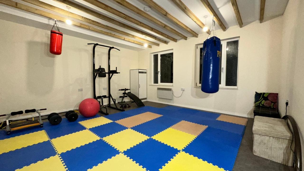 North London A Spacious 7 Bedroom House Accommodating Up To 18 People Complete With Own Gym And Table Tennis Buitenkant foto