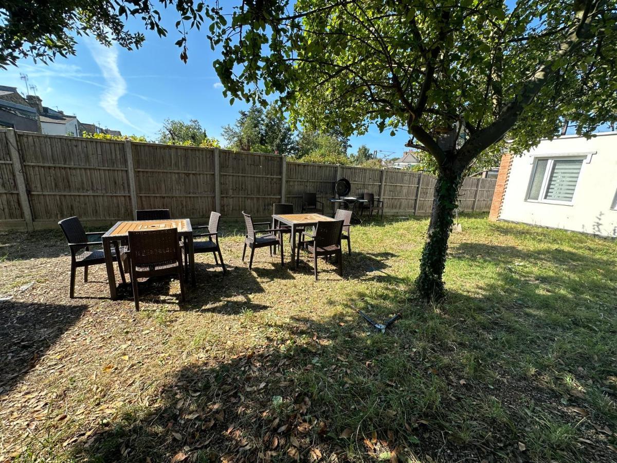 North London A Spacious 7 Bedroom House Accommodating Up To 18 People Complete With Own Gym And Table Tennis Buitenkant foto