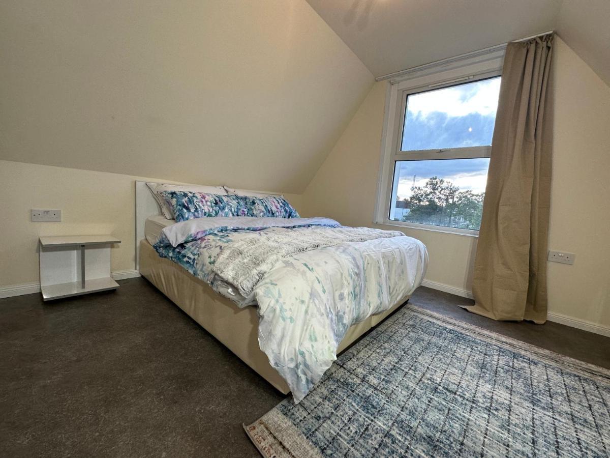 North London A Spacious 7 Bedroom House Accommodating Up To 18 People Complete With Own Gym And Table Tennis Buitenkant foto