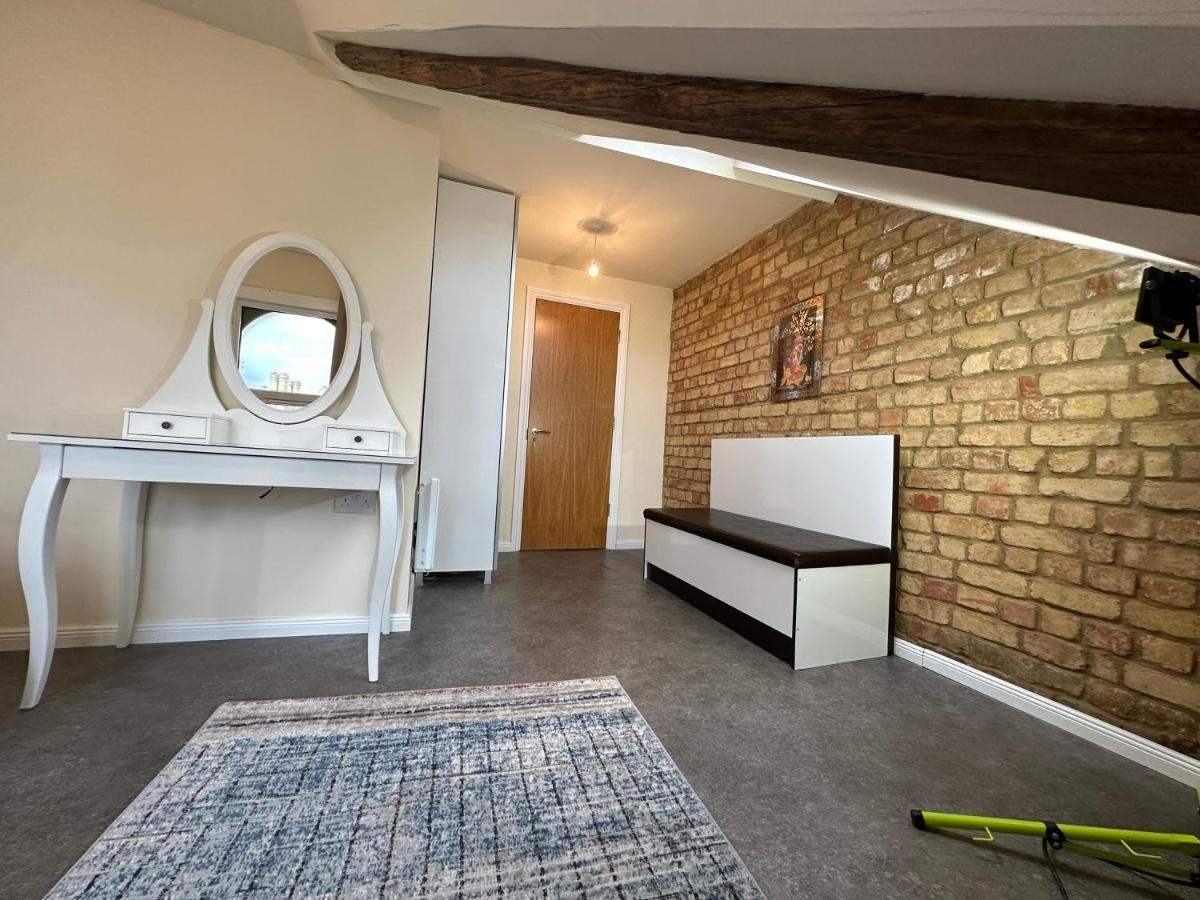North London A Spacious 7 Bedroom House Accommodating Up To 18 People Complete With Own Gym And Table Tennis Buitenkant foto
