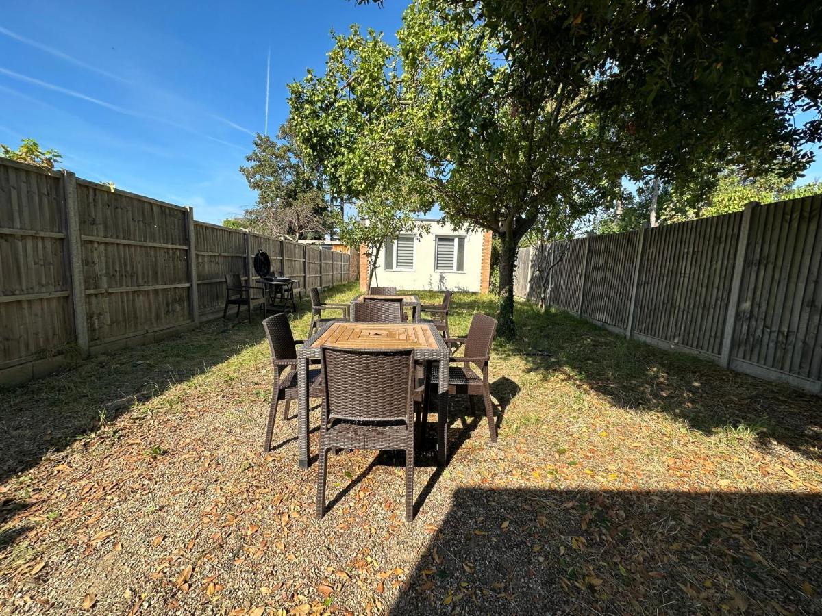 North London A Spacious 7 Bedroom House Accommodating Up To 18 People Complete With Own Gym And Table Tennis Buitenkant foto