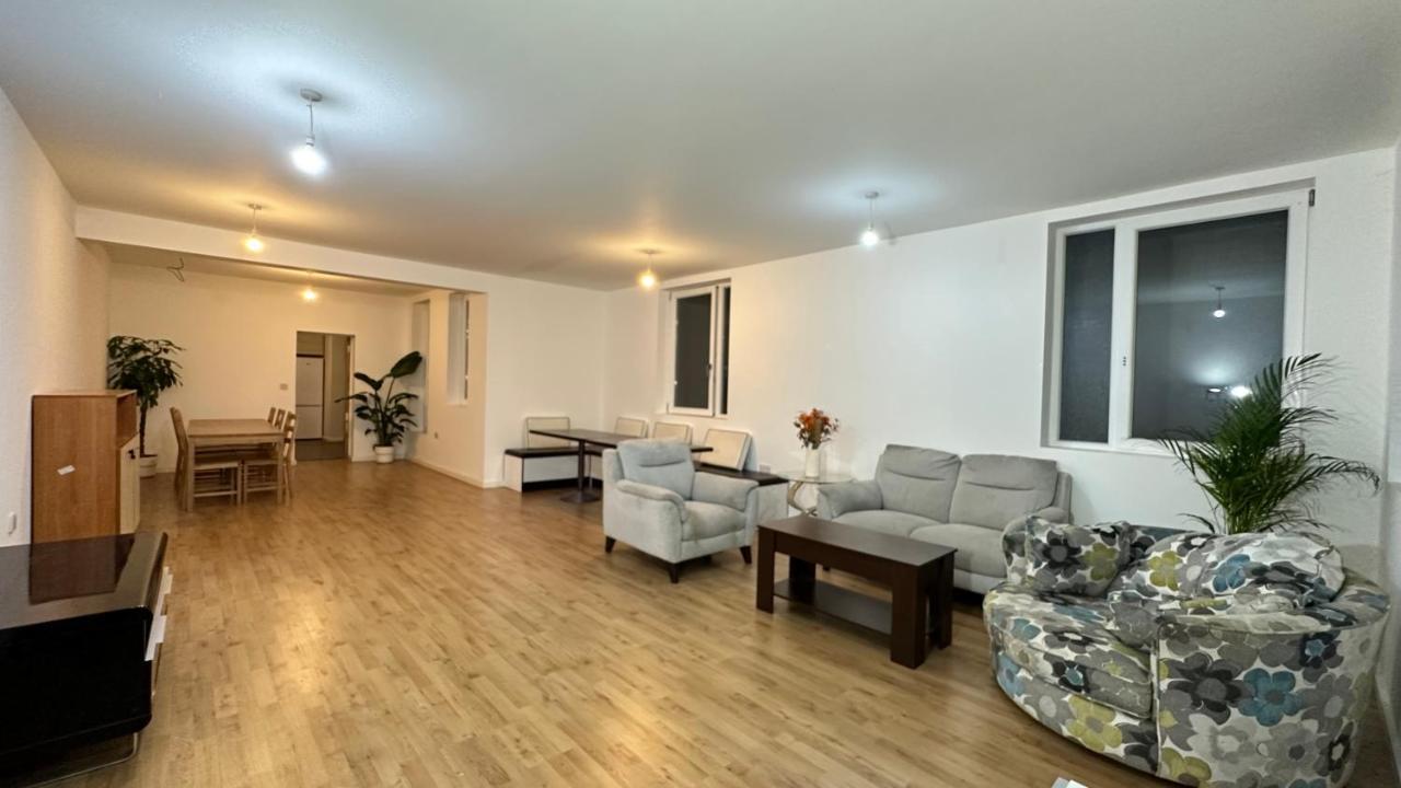 North London A Spacious 7 Bedroom House Accommodating Up To 18 People Complete With Own Gym And Table Tennis Buitenkant foto