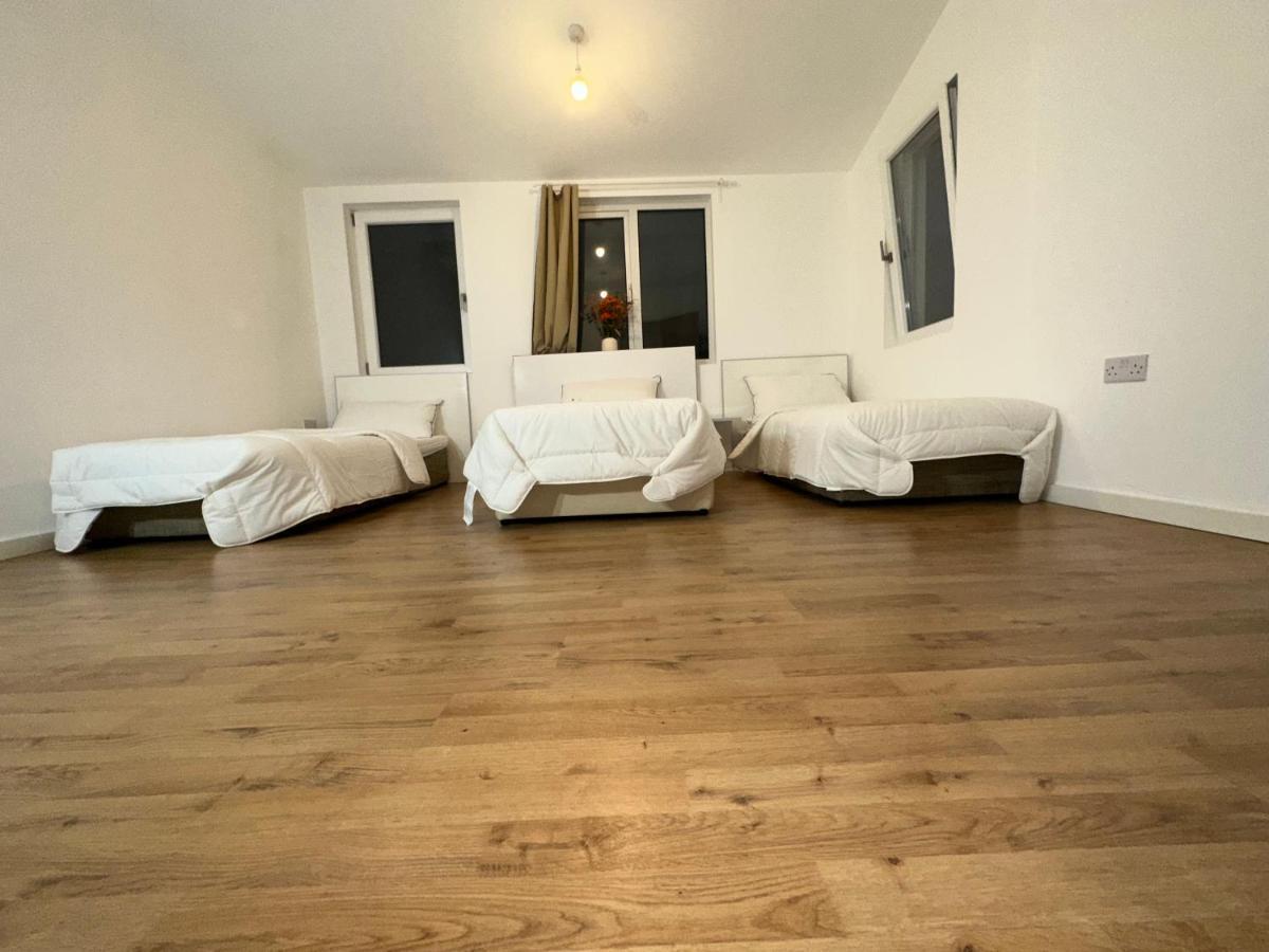 North London A Spacious 7 Bedroom House Accommodating Up To 18 People Complete With Own Gym And Table Tennis Buitenkant foto
