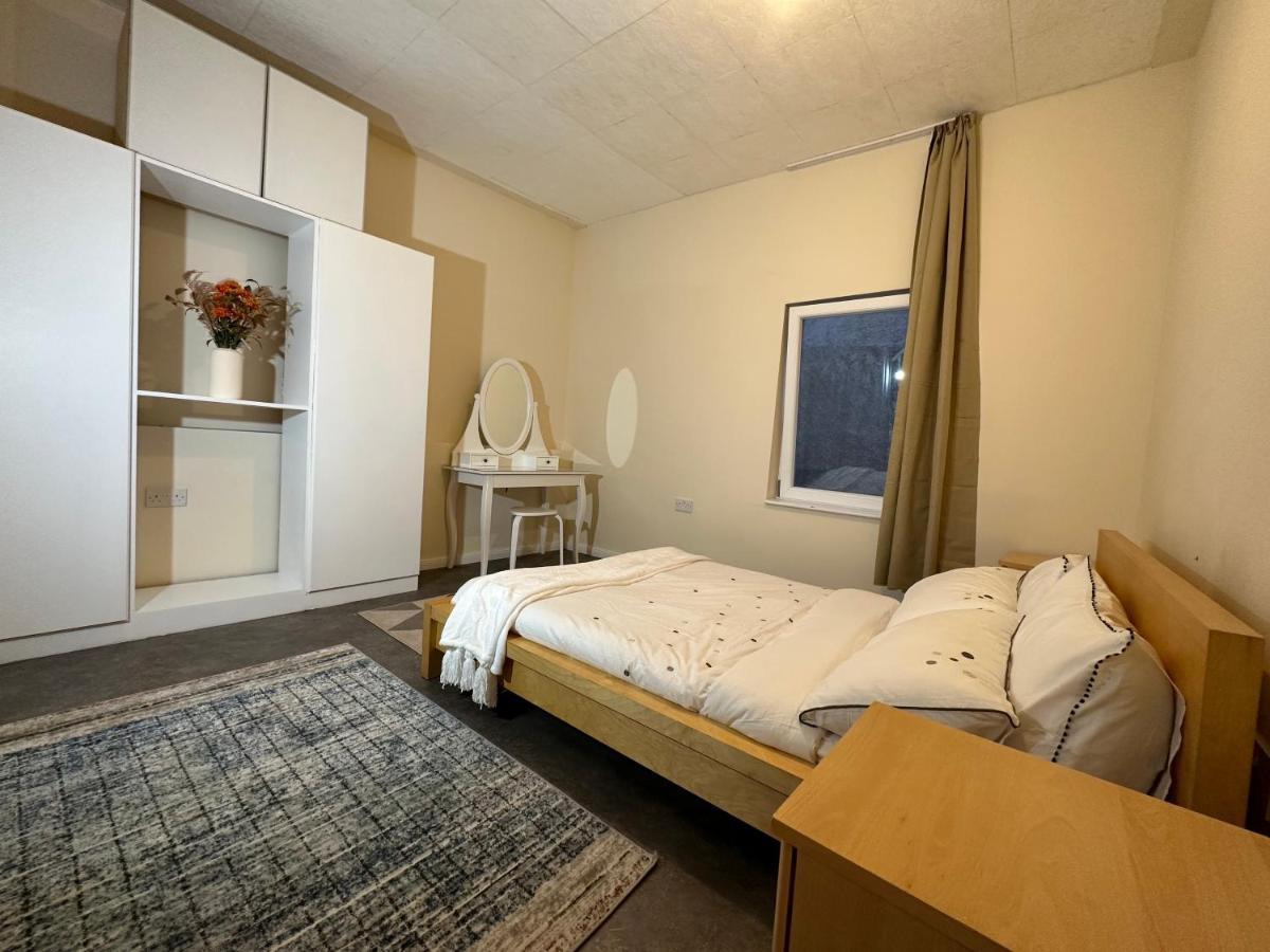 North London A Spacious 7 Bedroom House Accommodating Up To 18 People Complete With Own Gym And Table Tennis Buitenkant foto