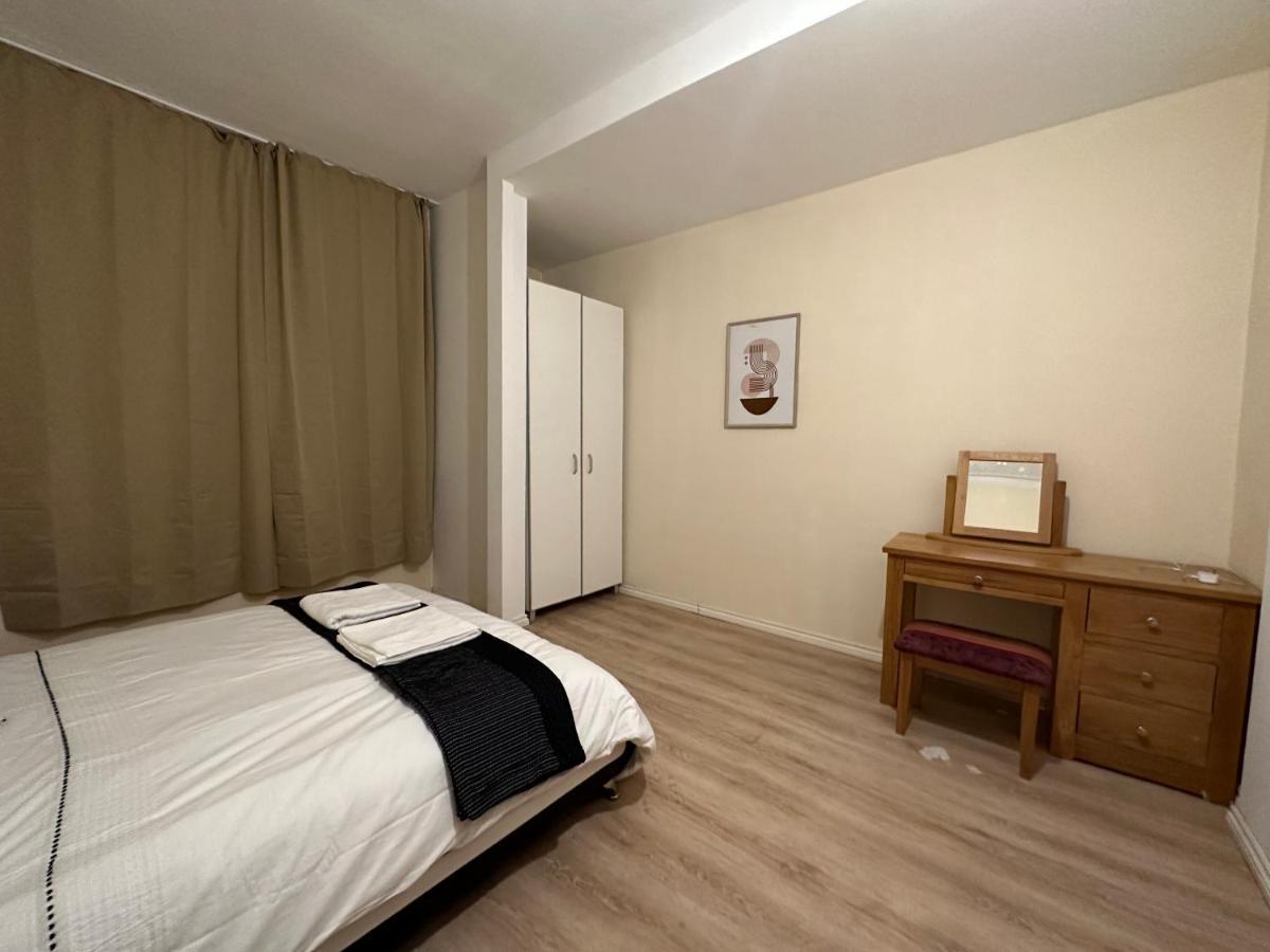 North London A Spacious 7 Bedroom House Accommodating Up To 18 People Complete With Own Gym And Table Tennis Buitenkant foto