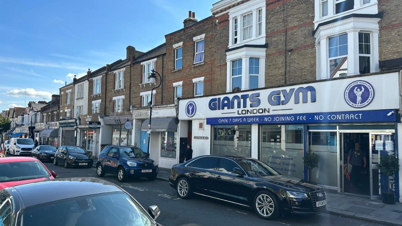 North London A Spacious 7 Bedroom House Accommodating Up To 18 People Complete With Own Gym And Table Tennis Buitenkant foto