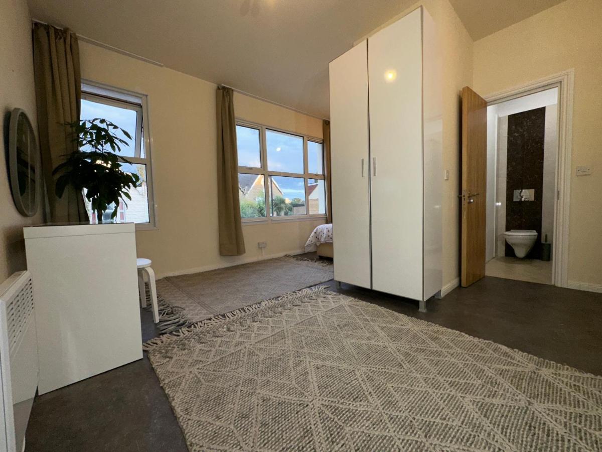 North London A Spacious 7 Bedroom House Accommodating Up To 18 People Complete With Own Gym And Table Tennis Buitenkant foto