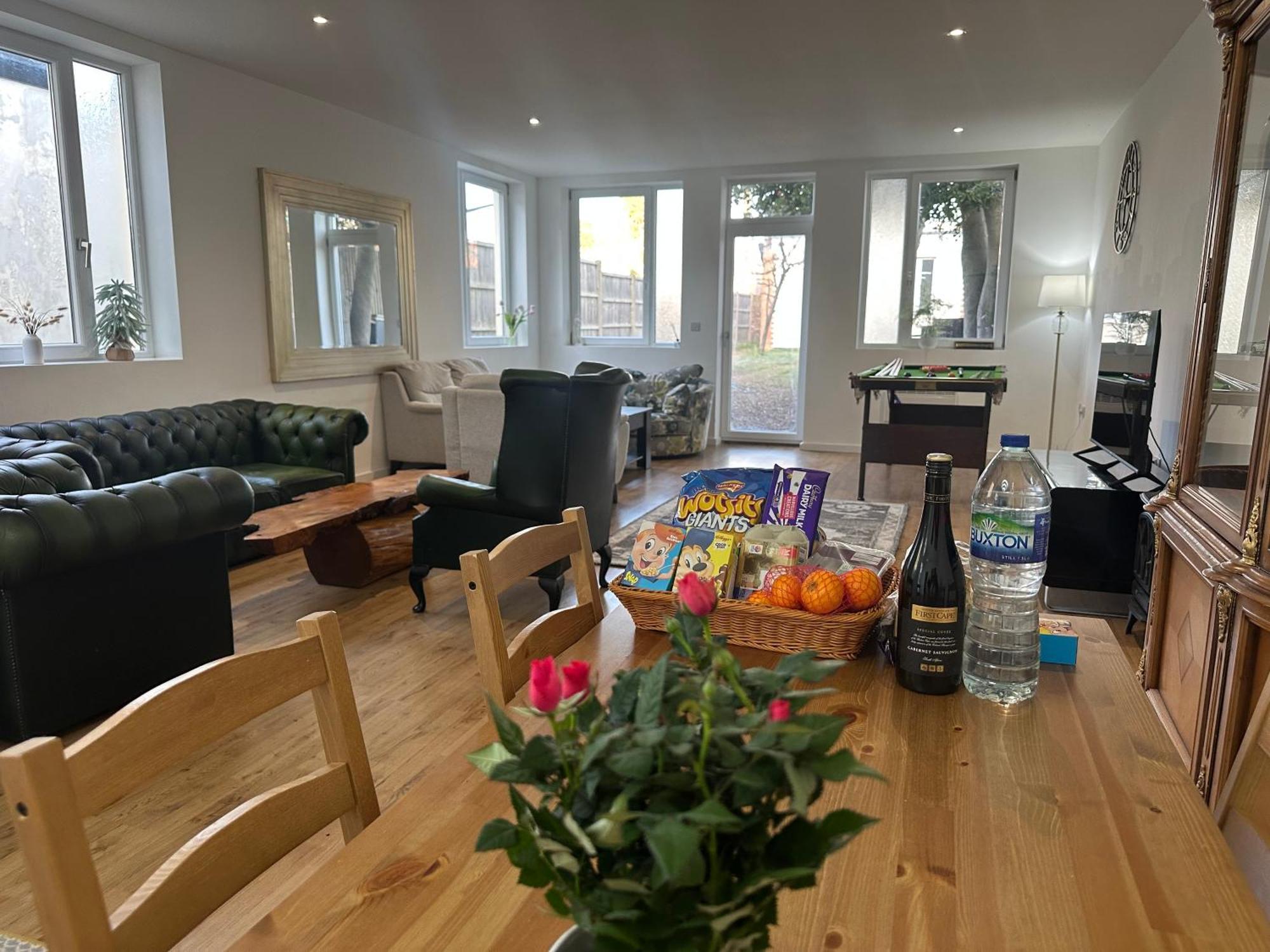 North London A Spacious 7 Bedroom House Accommodating Up To 18 People Complete With Own Gym And Table Tennis Buitenkant foto